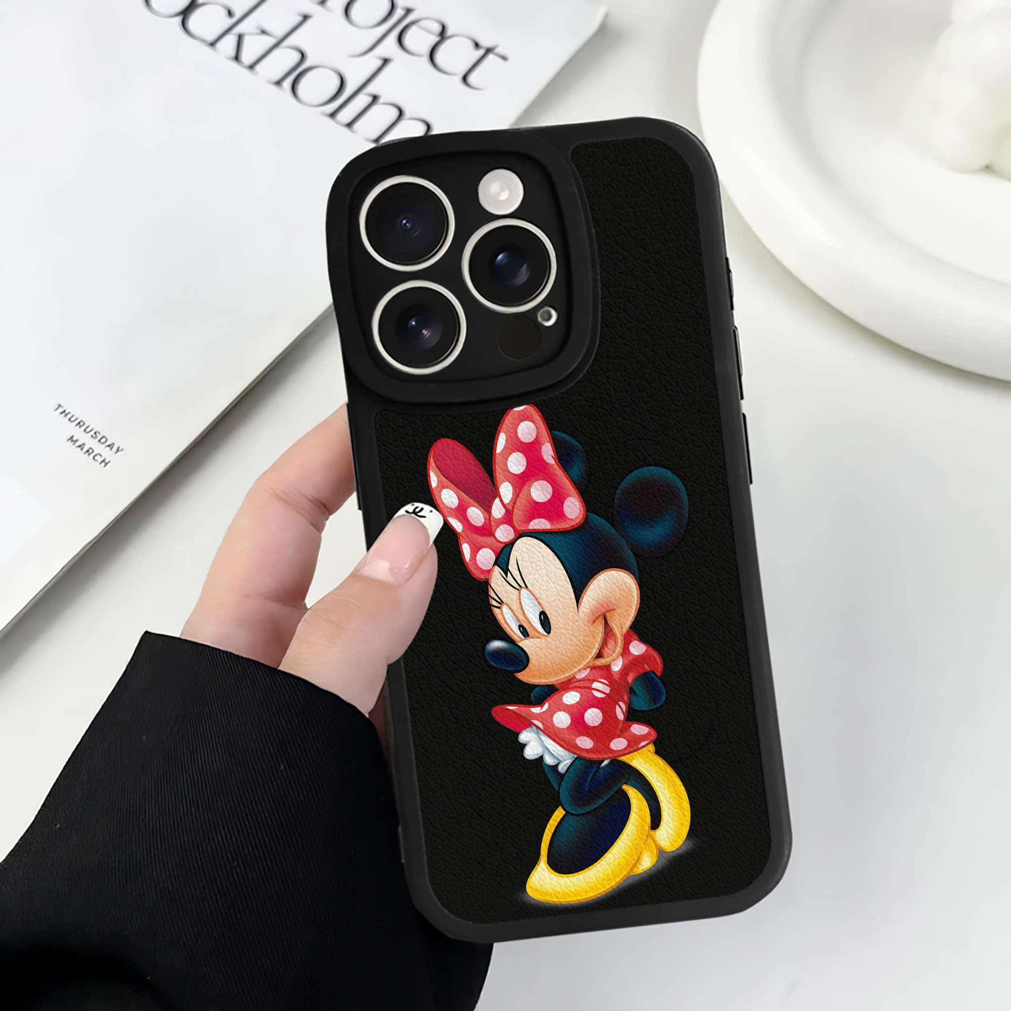 （画像用） ミッキーマウス Mickey Mouse 【iPhone 16シリーズ対応】シリコンスマホケース（レザー調） 材質：シリコン
